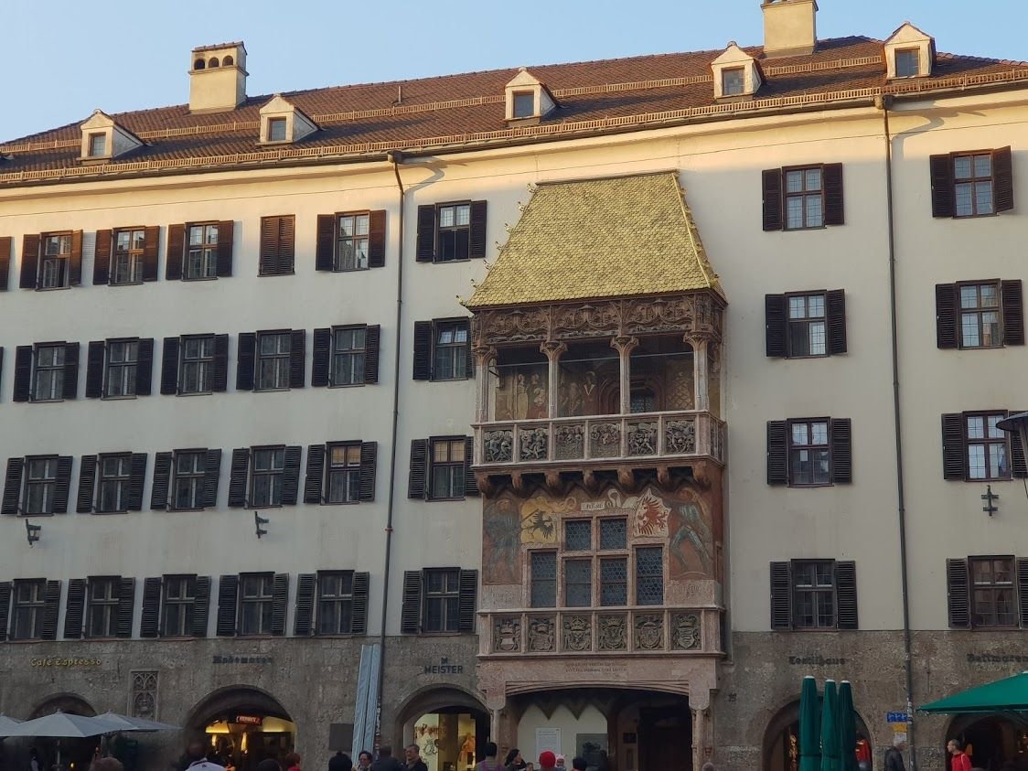 goldenm rood.jpg