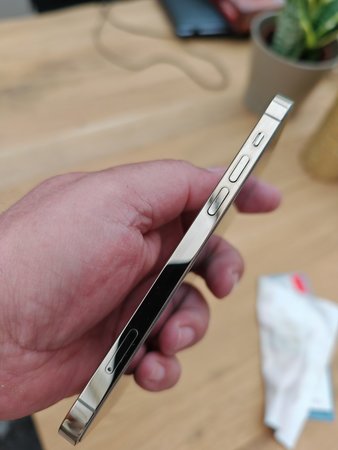 iphone 4.jpg