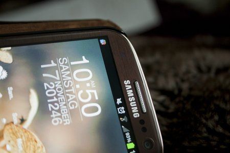 Galaxy_S3_amber_brown_3.jpg