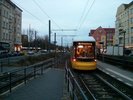 Nexus 4 Tram.jpg