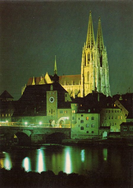 Bei Nacht Dom und Steinerne Brücke.jpg