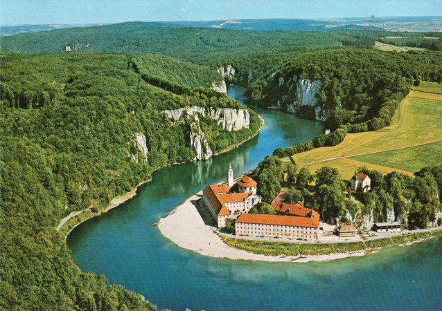 Kloster Weltenburg im Donaudurchbruch.jpg