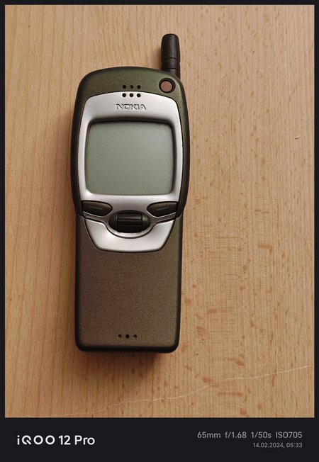 1_Nokia_7110.jpg