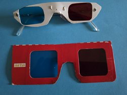 Anaglyphenbrillen Rot Cyan.jpg