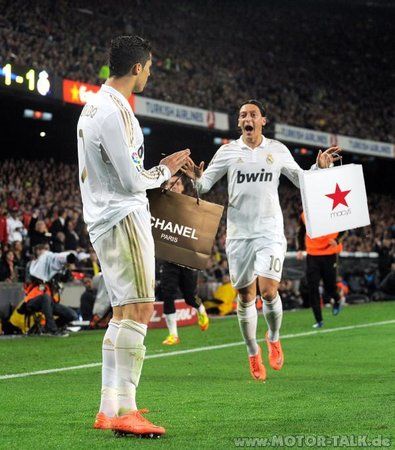 mesut-ozil-shopping-bags-ronaldo-happy-ryan-bailey-153358545847609844.jpg