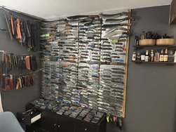 knife-wall-in-9-photos-not-safe-for-wallet-v0-F5bWQe9UScB-1hJAKzxHxfTf9JT5BnGAnYZA3dbti1c.jpg