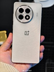 oneplus_ace_5_i_5_pro_vo_vseh_rascvetkah_krasuutsa_na_studijnyh_foto_picture9_0.jpg