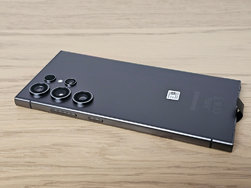 Samsung Galaxy S24 Ultra 4v4.jpg