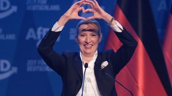 2300748_1_teaser700r056_AfD-Chefin_Alice_Weidel_wird_von_Anhaengern_gefeiert._.jpeg