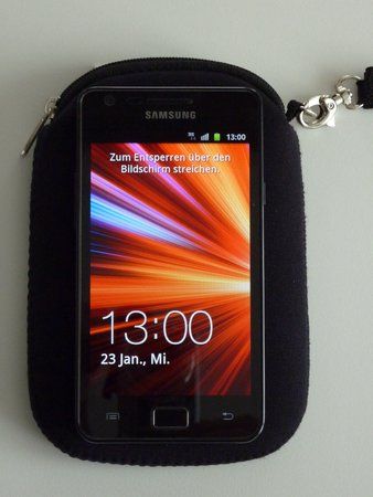 Samsung Galaxy S2 und Hama-Tasche.jpg
