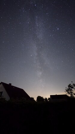 PXL_20240811_225237710.NIGHT.RAW-01.COVER.jpg