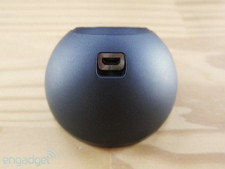 nexus4wirelesscharger10.jpg