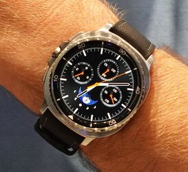 samsung-galaxy-watch-8-classic-front-wrist~2.jpg