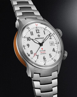 WatchTime-Bremont-MBMeteorOrangeBarrel-Freisteller.jpg