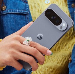 csm_Google-Pixel-10-Pixel-Watch-4-Pixel-Buds-Pro-2-Moonstone-Familie-Promo-Bilder-Leak-4_25aaf...jpg