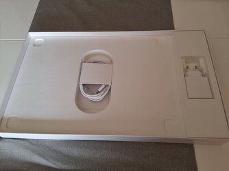 GalaxyBook1.jpg