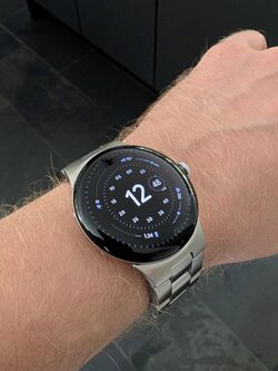 Pixel-Watch-4-b.jpg