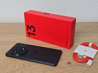 OnePlus 13 3v4.jpg