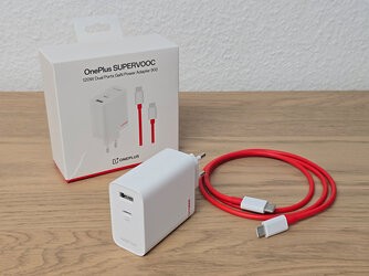 OnePlus SUPERVOOC 120W Dual Ports GaN Power Adapter 2v2.jpg