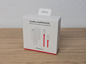 OnePlus SUPERVOOC 120W Dual Ports GaN Power Adapter 1v2.jpg