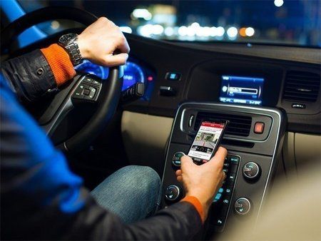 Auto-Pilot-So-nutzen-Sie-Ihr-Smartphone-im-PKW-745x559-ffc0d782e489e50c.jpg