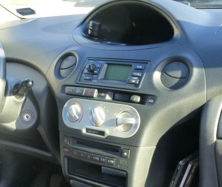 iphone3-Halterung im Yaris.jpg