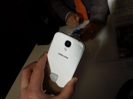gsmarena_002.jpg