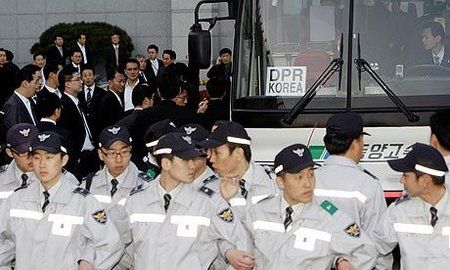South-Korean-police-offic-001.jpg