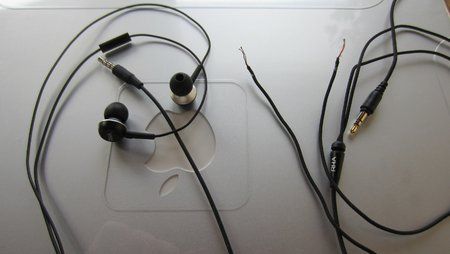 RHA MA350 an LG Kabel,neben RHA Stoffkabel.JPG