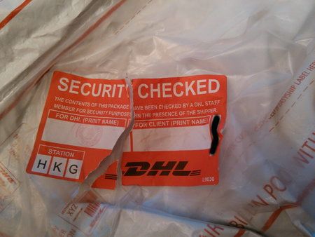 DHL- angeblicher Zollaufkleber.jpg