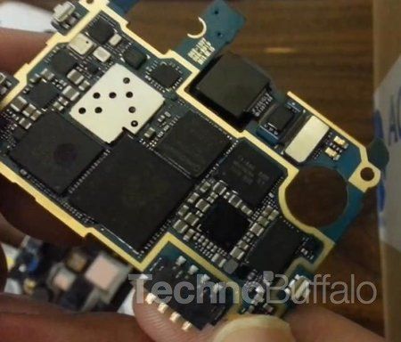 Samsung-Galaxy-S4-Teardown-Close-up-008.jpg