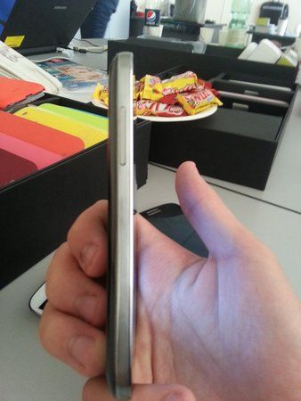183940d1364037450-samsung-galaxy-s4-mini-erste-bilder-im-netz-aufgetaucht-04.jpg