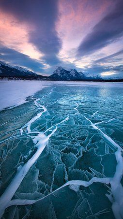 abraham_lake_winterscape.jpg