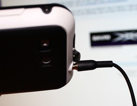 defy_earphone.jpg