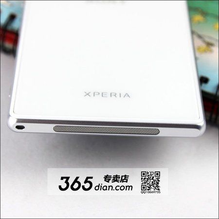 Xperia_Z1_White_(6).jpg