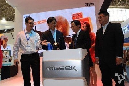 zte-geek-u988s-03.jpg