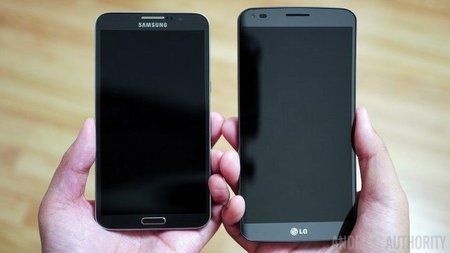 LG-G-Flex-vs-Samsung-Galaxy-Round-Quick-Look-Hands-on-AA-7-of-11-645x362.jpg