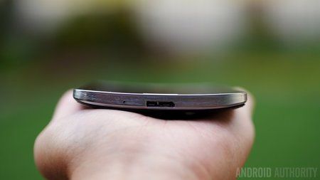 Samsung-Galaxy-Round-Hands-On-AA-5-of-19-caption-645x362.jpg