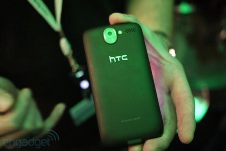 htcdesirehands15.jpg