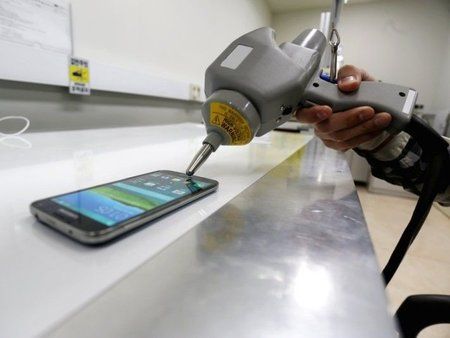 Samsung-S5-Static-electricity-gun-710x532.jpg