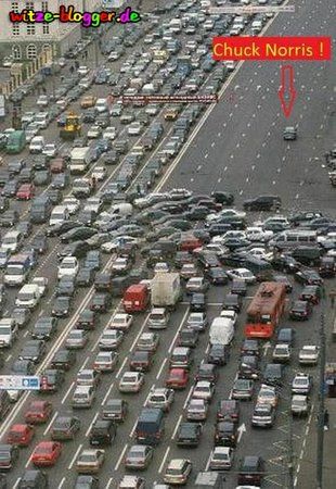 http___www.witze-blogger.de_wp-content_uploads_2012_08_chuck-norris-autounfall.jpg