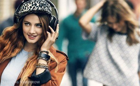 Samsung-Level-Lifestyle-Image-18.jpg