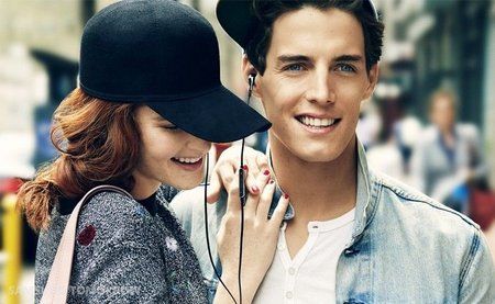 Samsung-Level-Lifestyle-Image-71.jpg