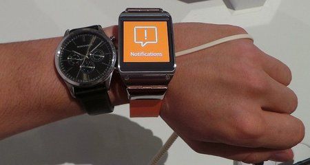 Samsung_Galaxy_Gear_Comparison.jpg