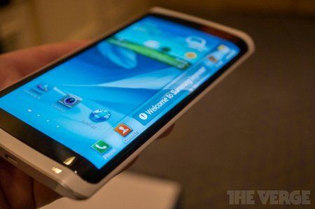 716x475xsamsung-flexible-oled-716x475.jpg.pagespeed.ic.eiMPmRqQa-.jpg