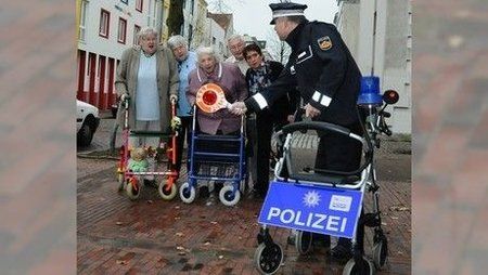 polizeirollator100_v-panorama.jpg