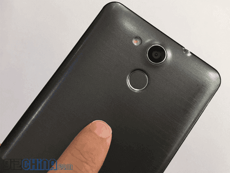 elephone-p7000-rear.png