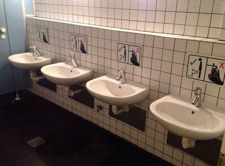 neulich-auf-der-herrentoiletten.jpg