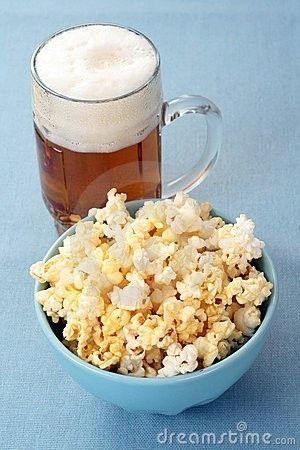 sch%C3%BCssel-popcorn-und-bier-4964491.jpg