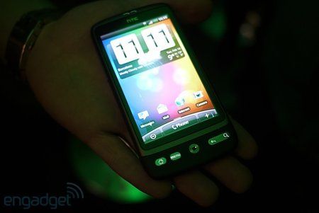htcdesirehands1.jpg htcdesirehands1.jpg